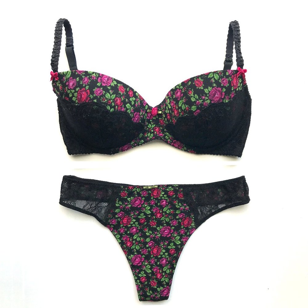 Betsey Johnson Intimates 34D Bra Matching Set